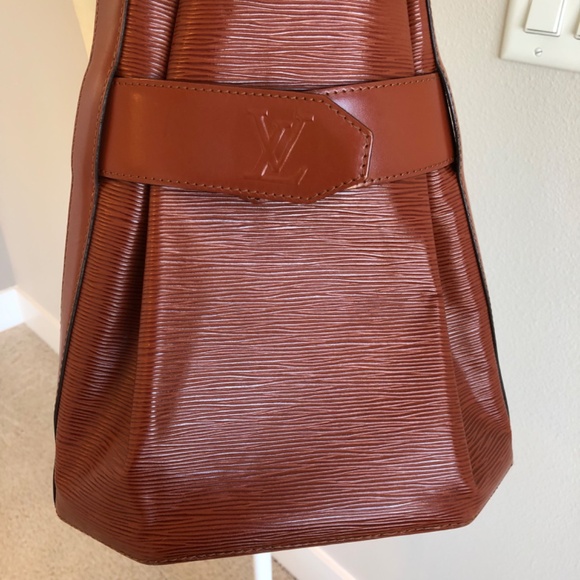 LOUIS VUITTON BAG - Picture 2 of 12